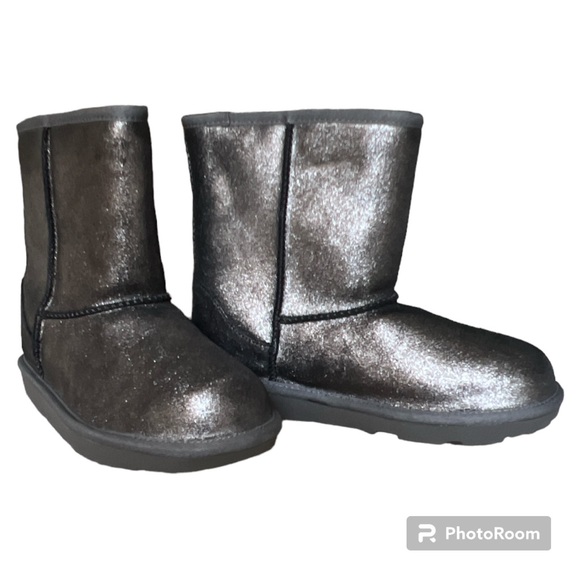 Ugg Classic II metal metallic glitter Youth Big Kid 5 fits women’s size 6.5 NEW - Picture 1 of 7